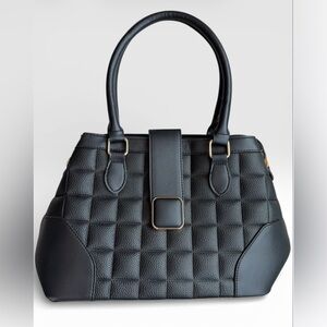 BLACK QUILTED CROSSBODY HANDBAG